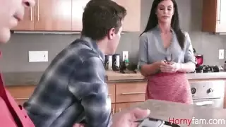 مهرجان جنسي مع زوجة الأب المثيرة