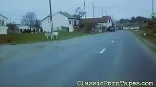 متلصص يشاهد علاقة جنسية جماعية مع شقراوات