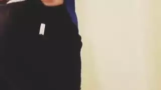 نجم إباحي مراهق يمارس الجنس ويستمنى من قبل مجموعة