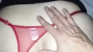 امرأة ناضجة تستمتع بقضيب صلب بشدة