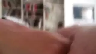 فتاة العزف المنفرد مشعرات مزدوجة مصاصة