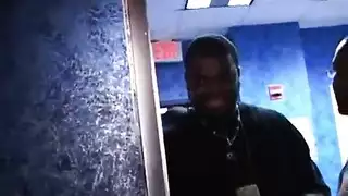 ممارسة الجنس الثلاثي مع الجيران تتحول إلى حفلة جنس جماعية