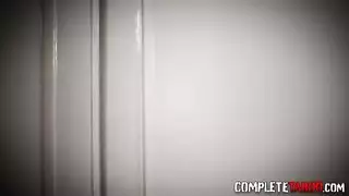 مراهقة شقراء سييرا لين تمتص بشغف وتنكح بقوة