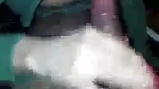 مشكلة ساندرا المزدوجة: تمارس الجنس مع رجل صديقتها ثم معها