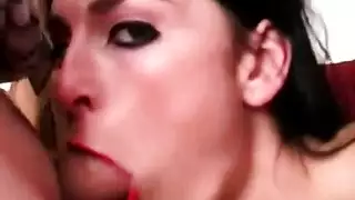 معلمة شهوانية تعاقب تلميذها بممارسة جنس شرجي صارم