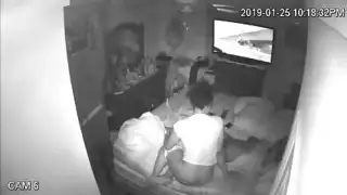 أم عربية ساخنة: كسها المبلل يُدمر بقضيب كبير