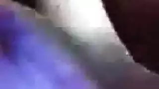 سمراء مثيرة تحصل على قذف على وجهها من قضيب كبير