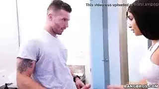 شهوة الأشقاء المحرمة: الأخ المتلصص يلتقط أخته الشبقية أثناء الفعل