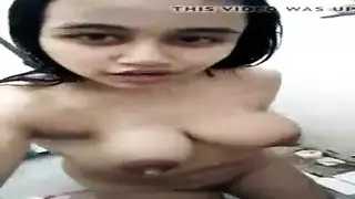 جلسة نياكة خاصة جامدة: زبون شرقان يضرب كسها المبلول وبظرها