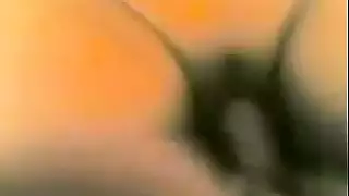 الفتاة الساخنة أنجي تأخذ قضيبًا صلبًا بعمق في فتحتها الضيقة