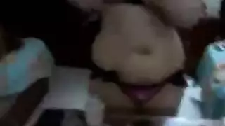 شرموطة وحيدة في مشاهد سكس عنيف متطرف