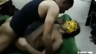 اتنين شراميط بيتناكوا جامد اسمع احلى كلام مصري