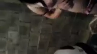 مشهد إباحي: عاهرة متزوجة تأخذ قضيب جزائري وتنتهي بالقذف على وجهها