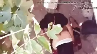 مليكة الجزائرية تتناك في الحديقة من مراهق