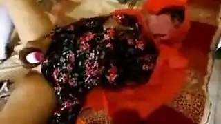 محجبة تأخذ ضرب شرج قاس بوضعية الكلب