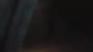 عاهرات بيضاء وسوداء تشاركن قضيب أسود ضخم