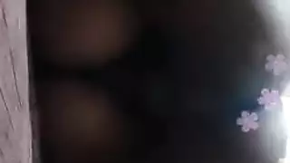 علاقة جماعية في الفصل؟ لا، فقط قضيب النجم المراهق الضخم