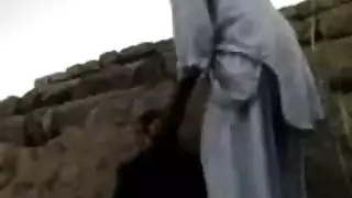 أول ظهور لملاك الظلام: مجموعة من الجنس العنيف والقذف الداخلي