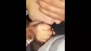 عروس تتوجع