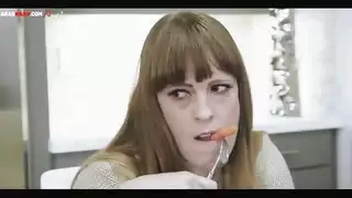 إباحية محرمة: الأخت غير الشقيقة تأخذ كل السائل المنوي