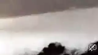 امرأة سمراء آسيوية ذات شعر أحمر وصغار صغيرة تحصل على مارس الجنس في موقف أسلوب هزلي