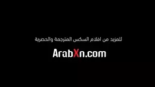 مدمن على الإباحية؟ زوجته تمنحه جلسة جنسية صريحة شخصية