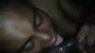 مشهد إباحي: فتاة غربية مثيرة تكشف عن ملابسها الداخلية