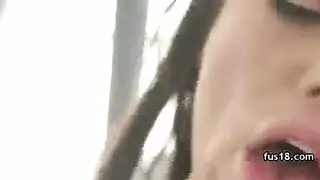 تدليك مراهقة ساذجة ينتهي بقذف عميق داخل مهبلها