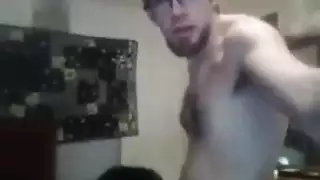 حلم يتحقق: زوجة مثارة تتعرض لهجوم من الزوج والعشيق