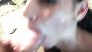 مص القضيب ونيك الثدي يؤدي إلى إطلاق حمولة كبيرة