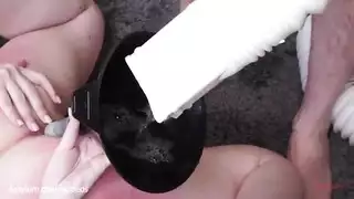 هيمنة شرجية قاسية: مراهقة شقراء تصرخ خلال نيك مؤلم