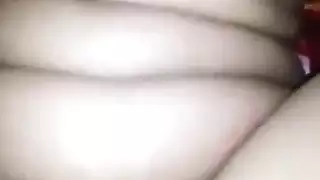 ام وبنتها يلعبون بكس بعض