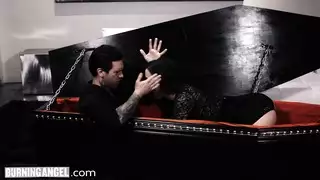 فتح شرجي صريح في مشهد إباحي حميمي