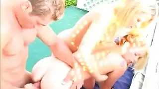 نائب الرئيس على كبير الثدي