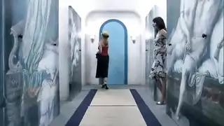 رجال اقزام مع شقراوات مراهقات