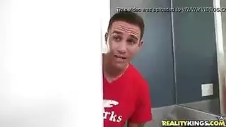 أليكسيس فوكس تتوسل للمزيد بينما حبيبها يضرب كسها الضيق الرطب