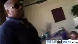 زميلة الغرفة المثيرة أشلي سينكلير تتوسل للحصول على قذف شرجي عميق