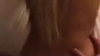 تدريب حنجرة خفي مع ديك أسود كبير خلف ظهر صديقته