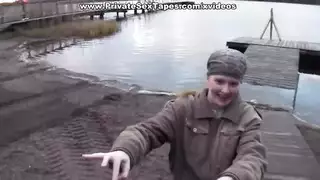 فتاة ساخنة تمص قضيب ضخم وتحب ابتلاع السائل المنوي