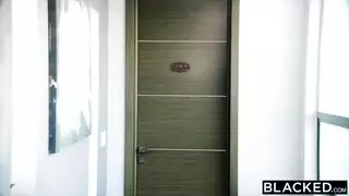 هاردكور بين الأعراق: الرجل الأسود يهيمن على الفتاة الإيطالية