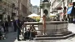 عاهرة عربية سمينة ترتدي الحجاب تنكح مهبلها بقوة