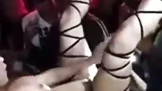 فتاة عربية مثيرة تركب قضيبًا لوصول شديد