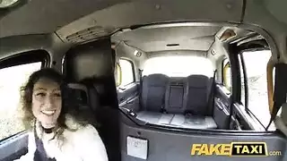 تتوسل للقضيب الأسود الكبير وتصل للذروة بقوة