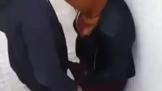 لقطات خفية: امرأة محجبة تبتلع المني على الرصيف