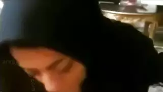 شهوة عائلية سرية: حكايات ربات البيوت الجنسية