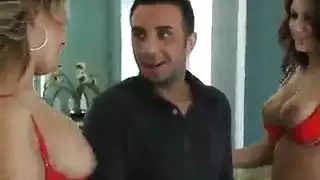 بنات مصري بتبوس بعض