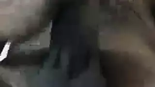 أثداء هولي مايكلز الهائلة ترتد بينما يتم تلبيسها أثناء التزلج