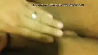 ميلف قذفة تخدم قضيبًا سمينًا عملاقًا
