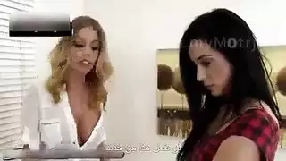 الام تسعد ابنا في النوم مترجم عربي