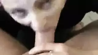 ناك المعلمة و صورها دون علمها